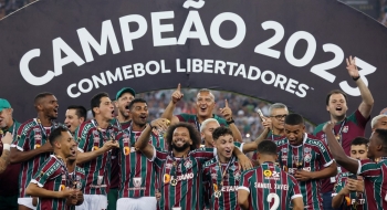 Fluminense derrota Boca Juniors na garra e fatura 1ª taça Libertadores